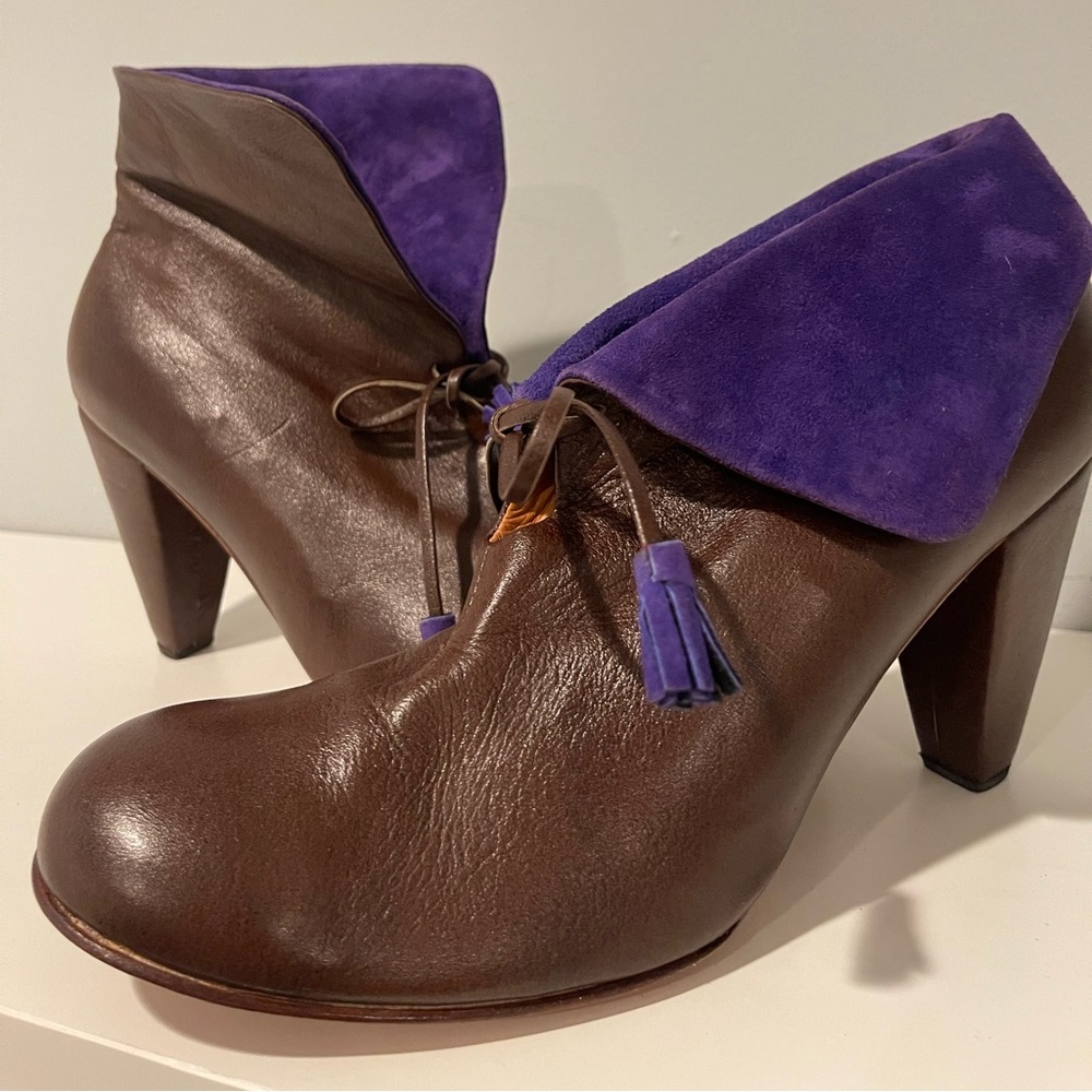 Woman booties size 9.5. 
Hand made shoes, leather